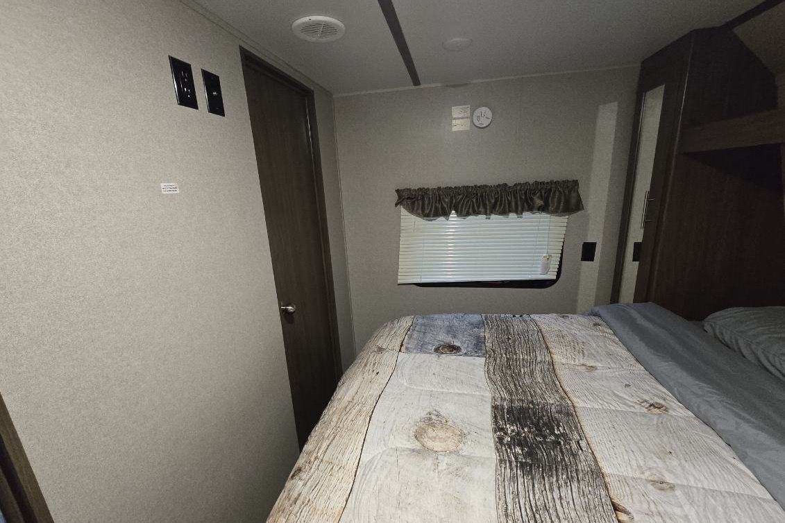 Keystone Hideout 28RKS Travel Trailer