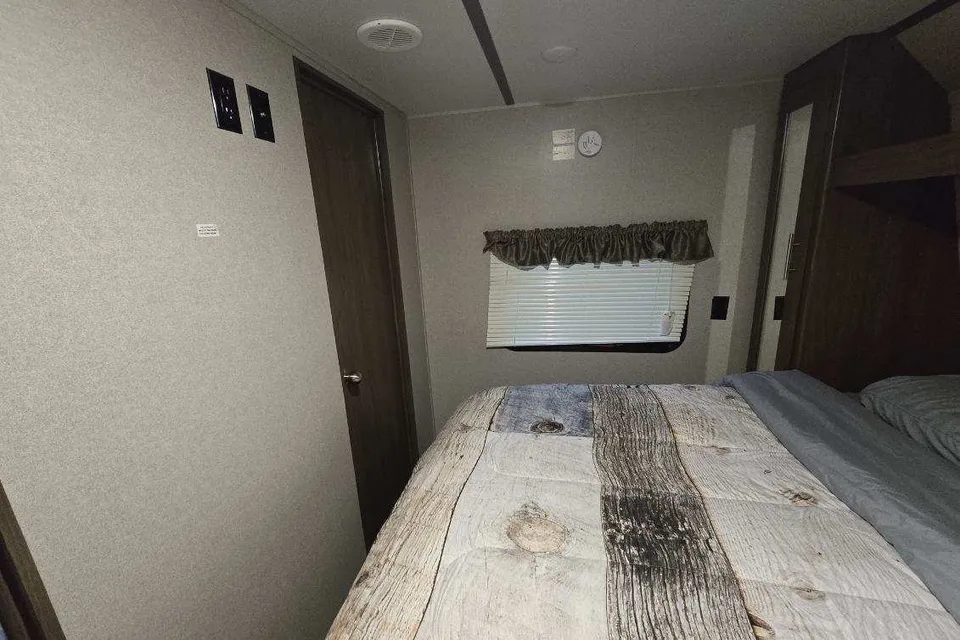 Keystone Hideout 28RKS Travel Trailer