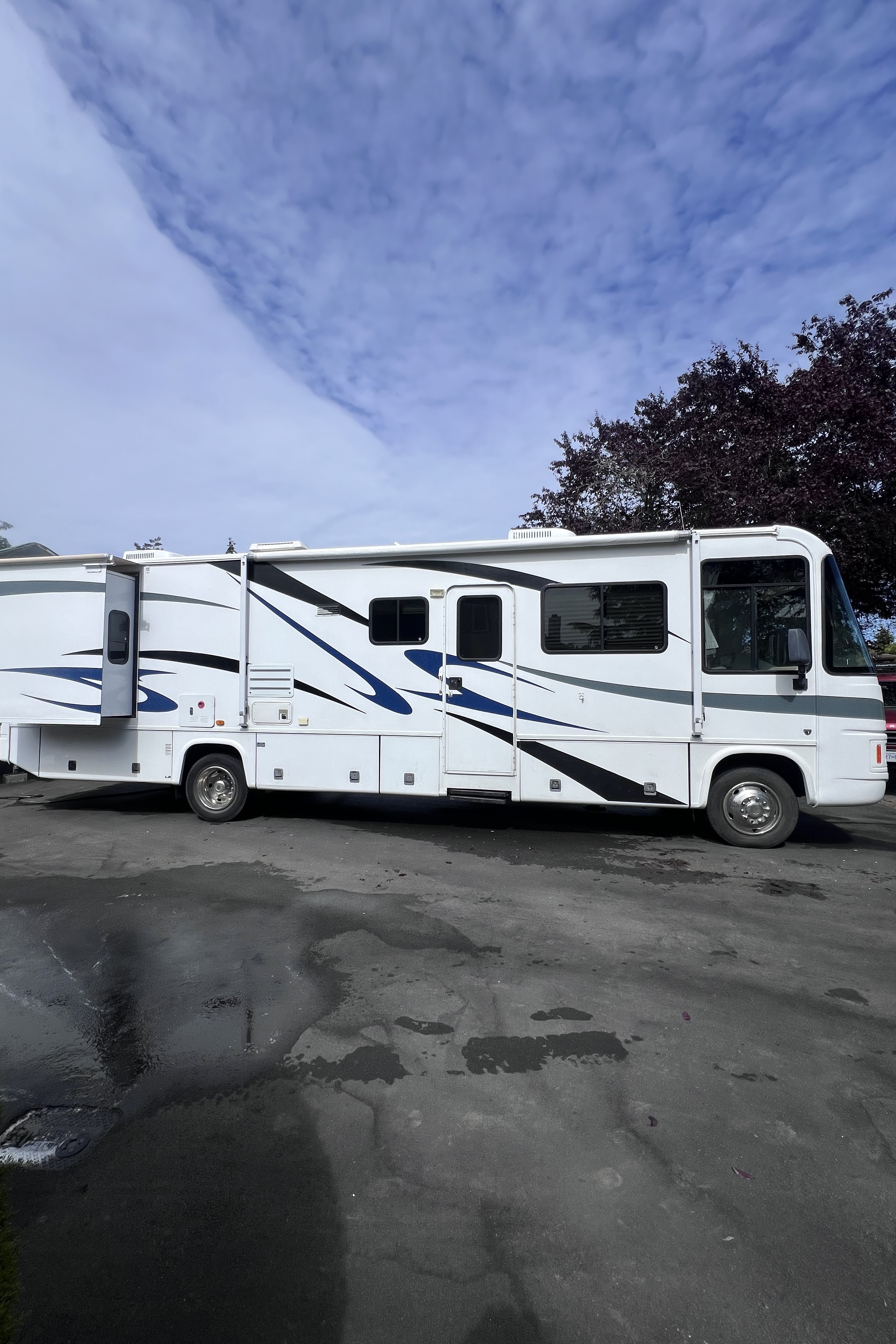 Alyssa’s  Goergie boy  37’ class a Class A