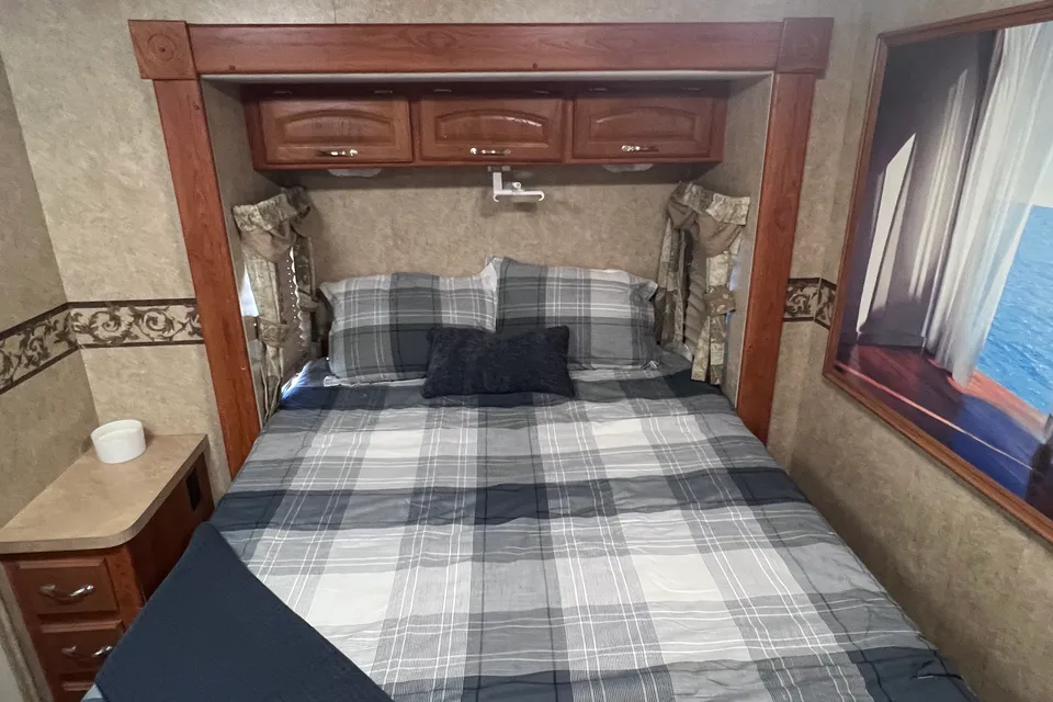 Alyssa’s Georgie Boy 37’ Class A