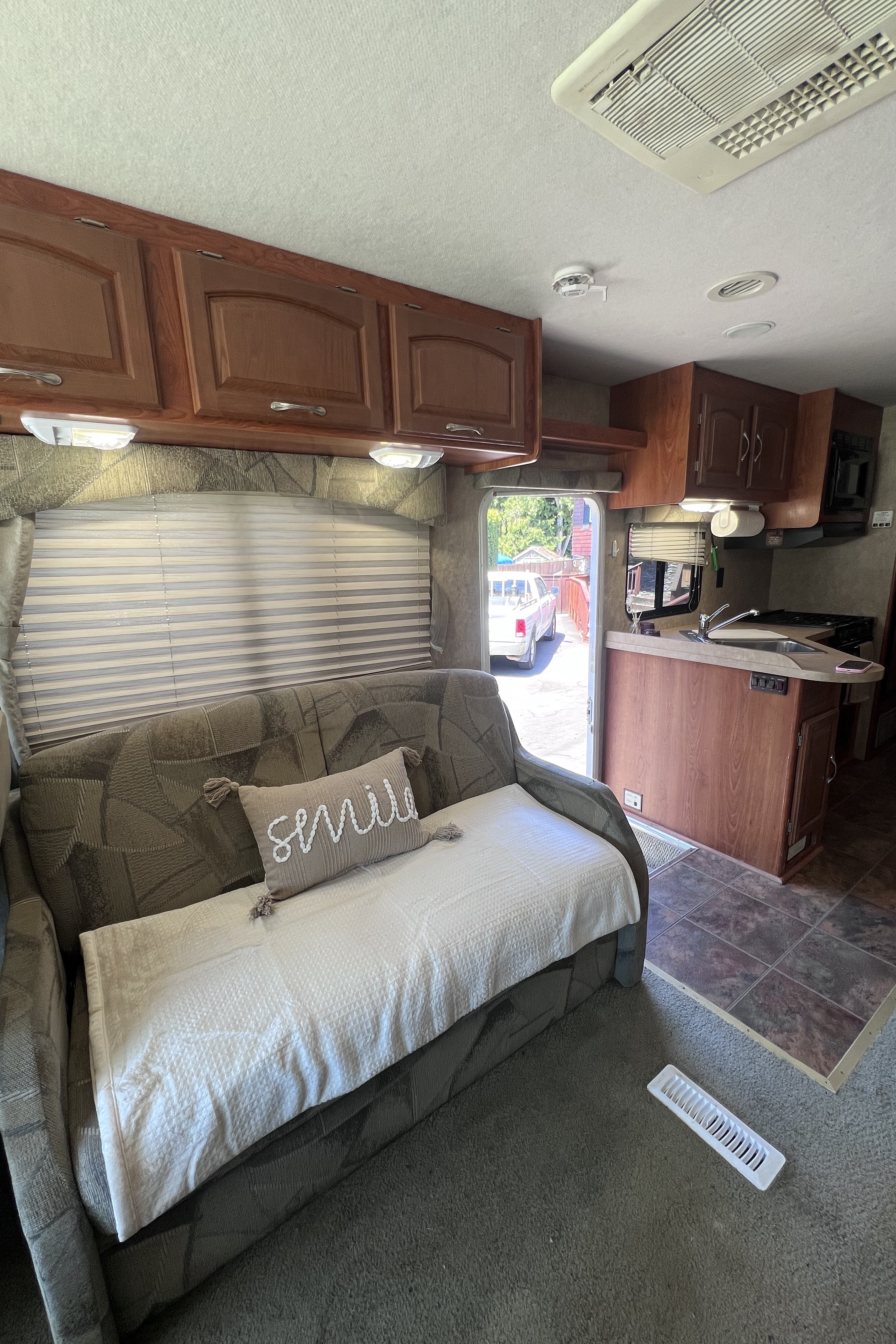 Alyssa’s  Goergie boy  37’ class a Class A