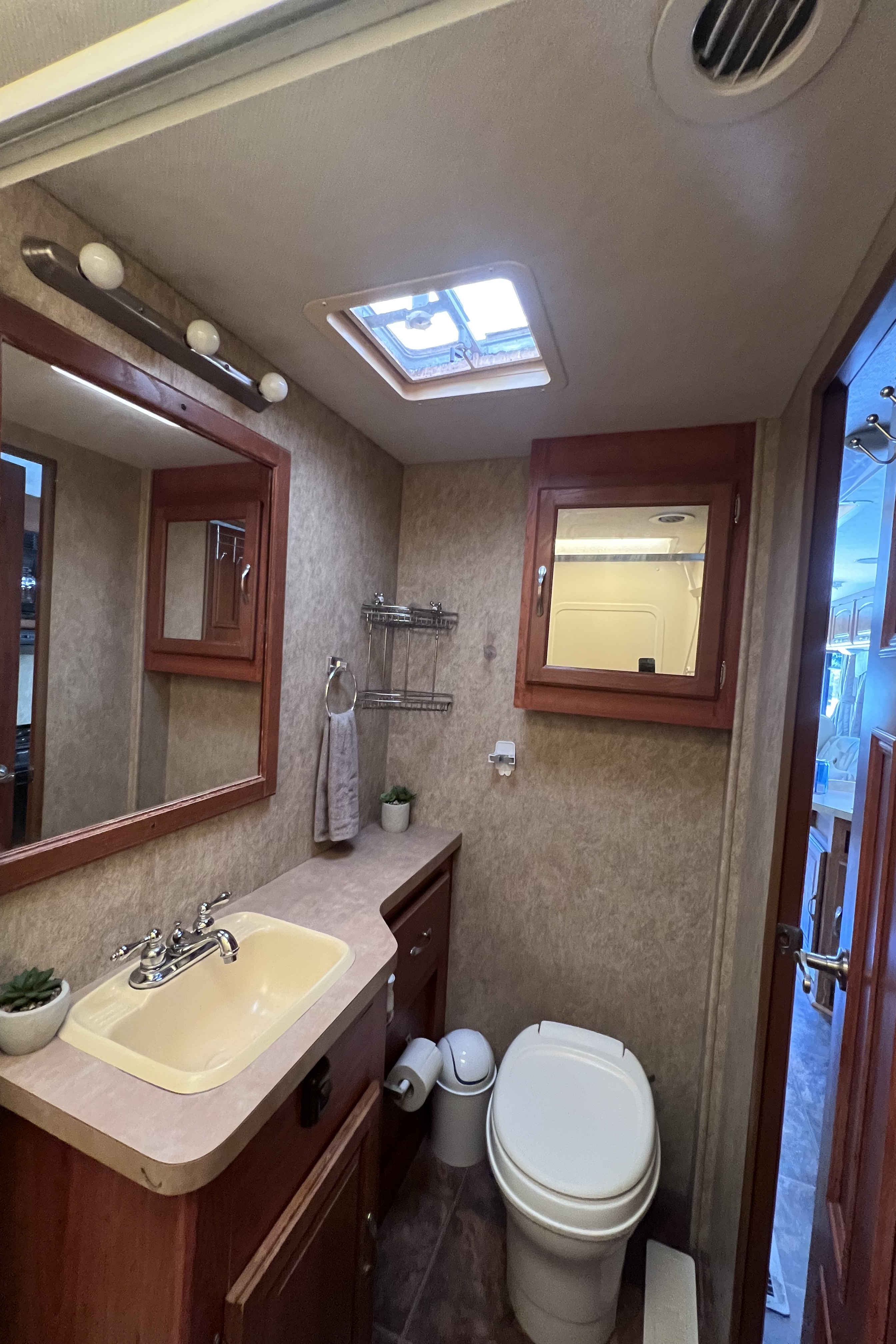 Alyssa’s  Goergie boy  37’ class a Class A