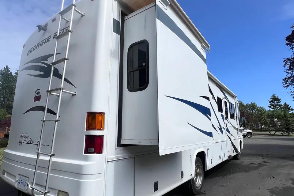Alyssa’s Georgie Boy 37’ Class A