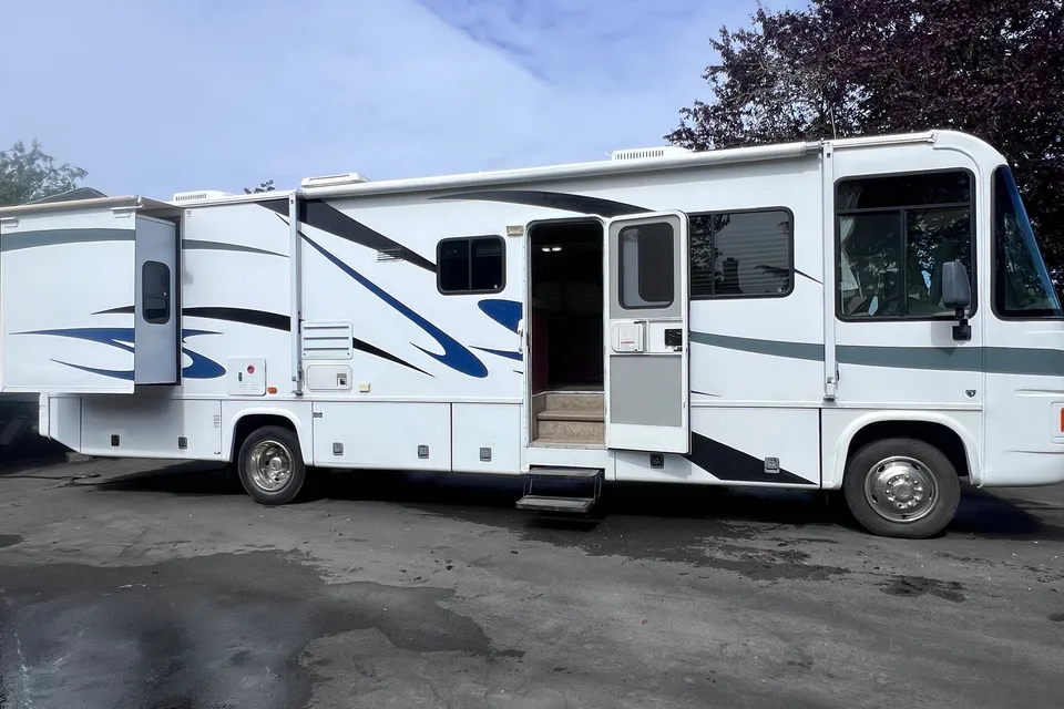 Alyssa’s Georgie Boy 37’ Class A