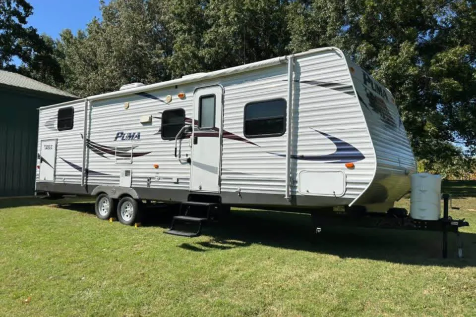 Brad's Palomino Puma 33FQSS Travel Trailer