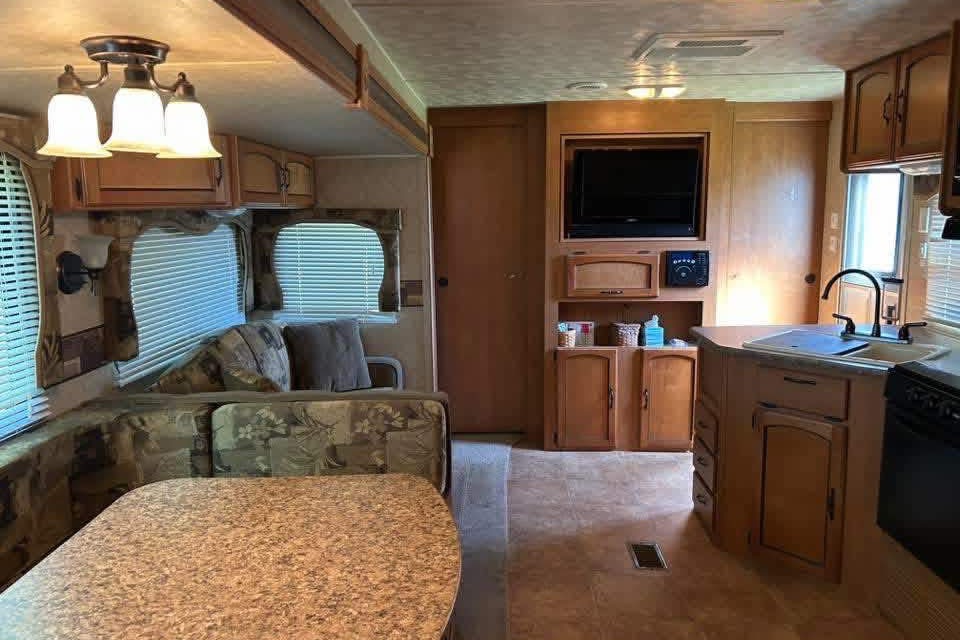 Brad's Palomino Puma 33FQSS Travel Trailer