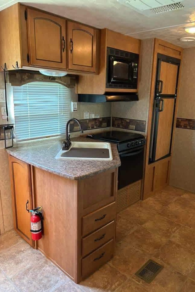 Brad's Palomino Puma 33FQSS Travel Trailer