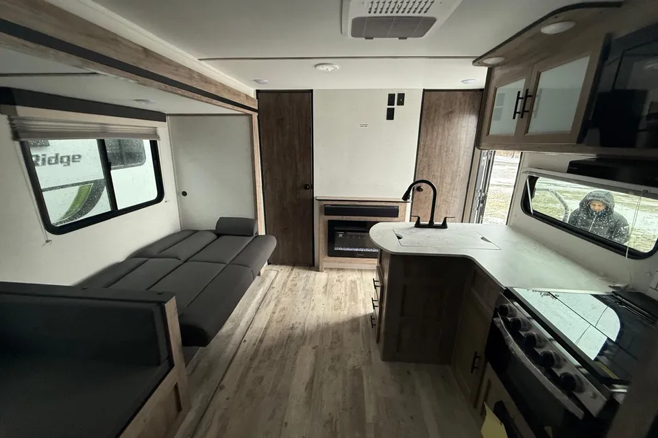 Danny's Grand River 27 bhs Travel Trailer