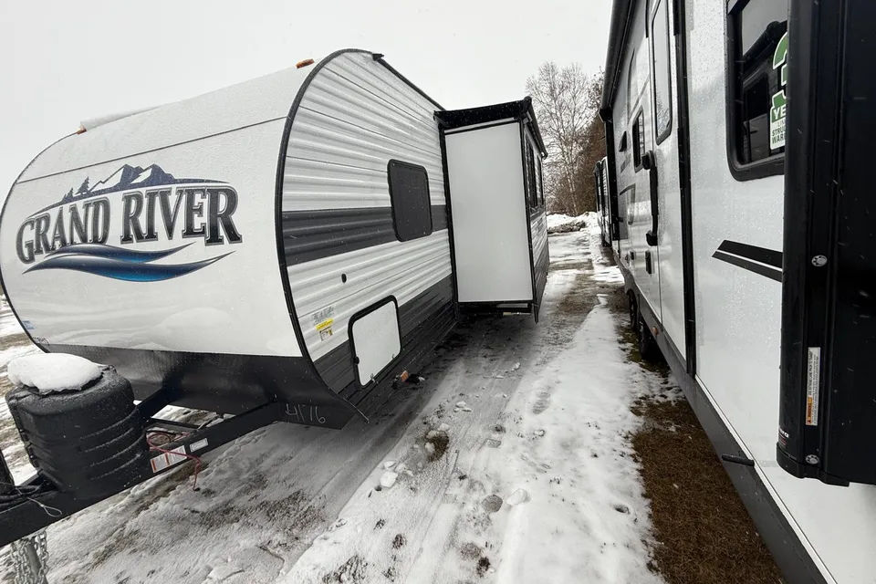 Danny's Grand River 27 bhs Travel Trailer
