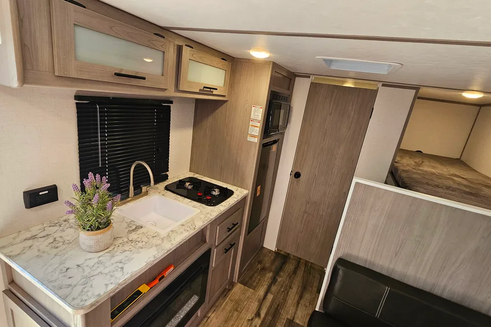 2024 Coleman RV Easy Tow