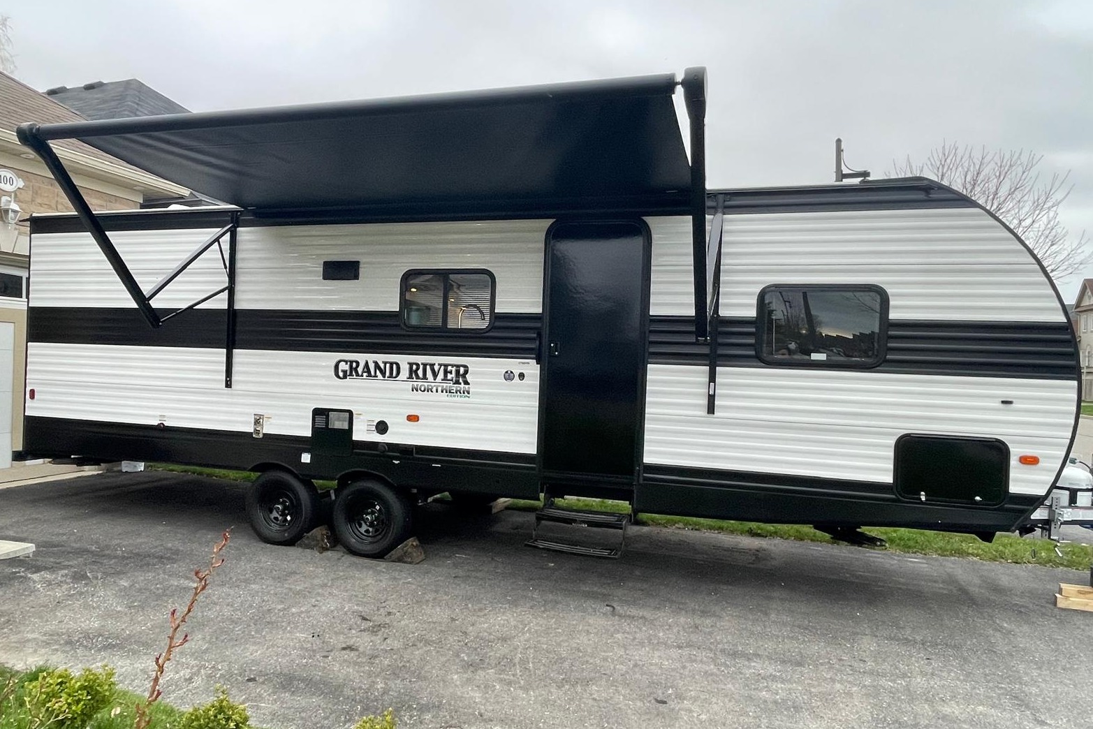 Neighbor's Grand River 270BHSN Northern Edition Travel Trailer