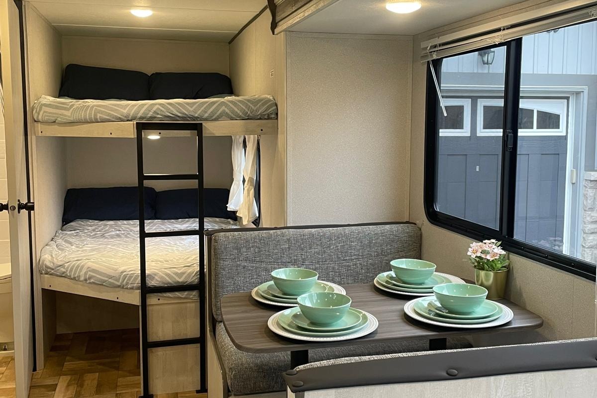 Neighbor's Grand River 270BHSN Northern Edition Travel Trailer