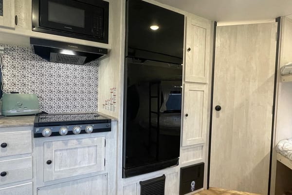 Neighbor's Grand River 270BHSN Northern Edition Travel Trailer