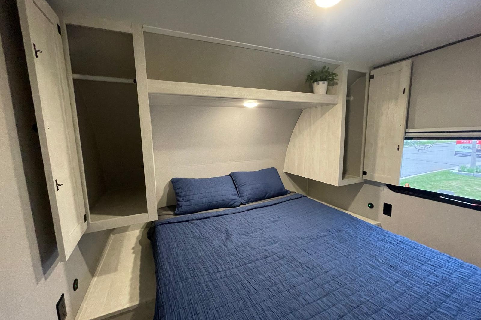 Neighbor's Grand River 270BHSN Northern Edition Travel Trailer