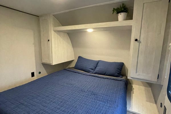 Neighbor's Grand River 270BHSN Northern Edition Travel Trailer