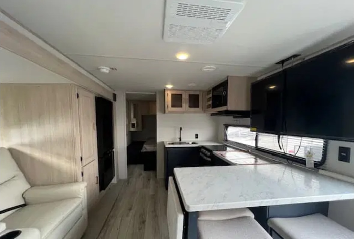 Tatiana's Avenger 25MKB Travel Trailer