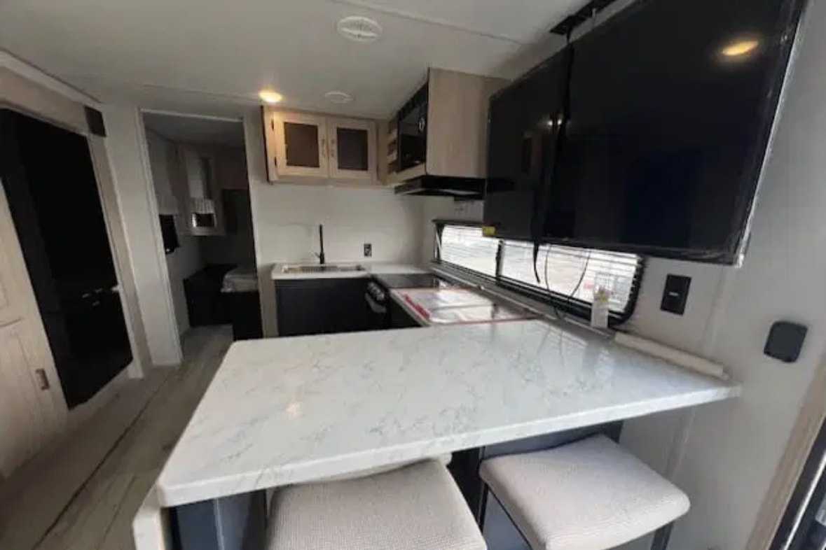Tatiana's Avenger 25MKB Travel Trailer