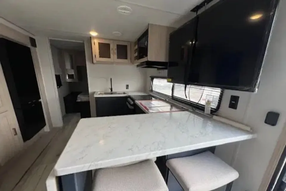 Tatiana's Avenger 25MKB Travel Trailer
