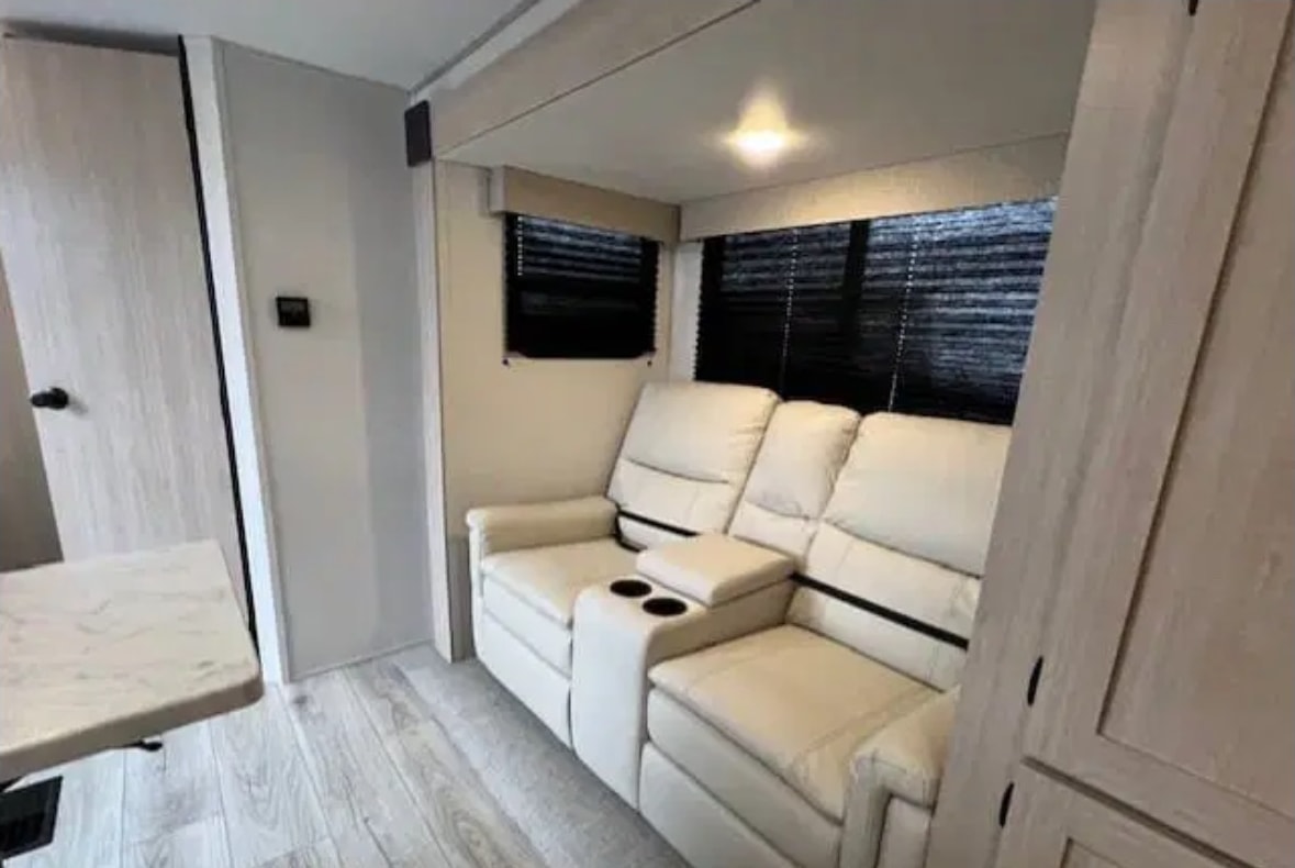 Tatiana's Avenger 25MKB Travel Trailer