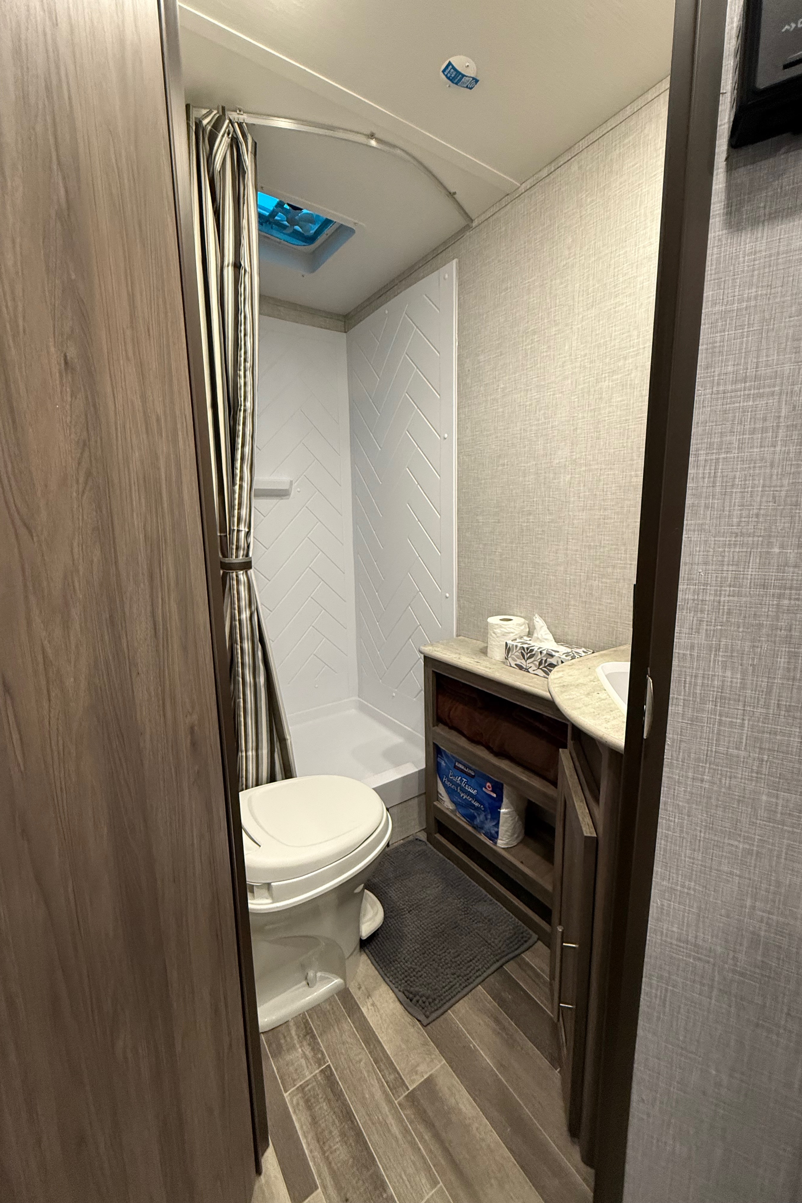 Crossroads Zinger Travel Trailer