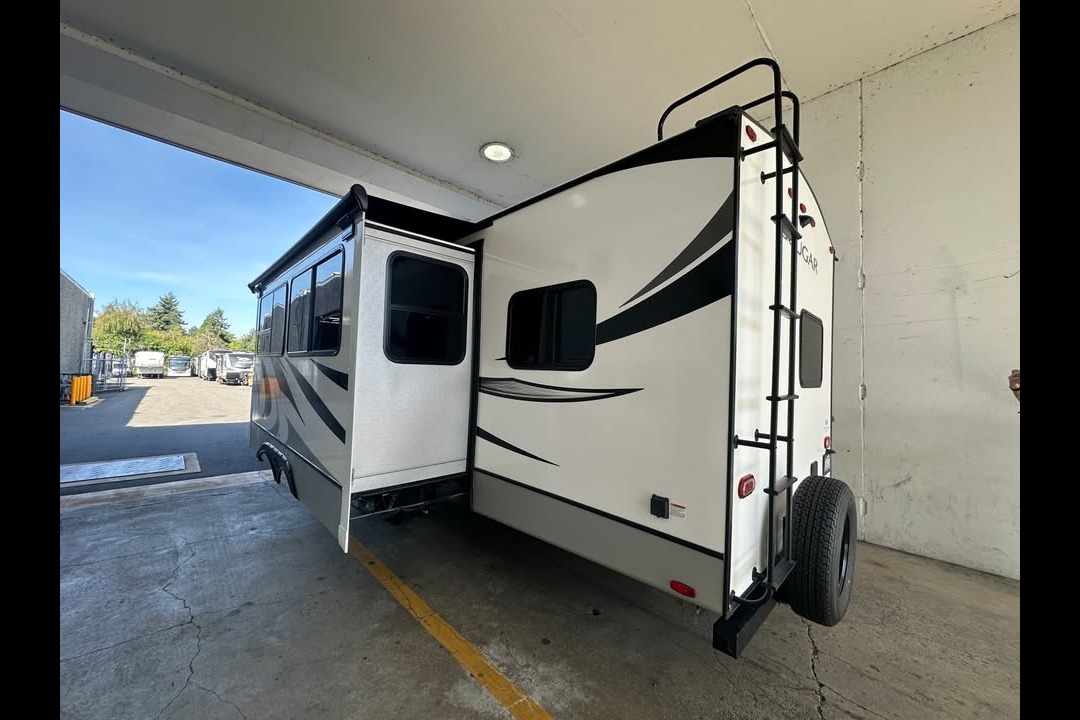 Half ton and family friendly Keystone Cougar 31 BHKWE Travel Trailer