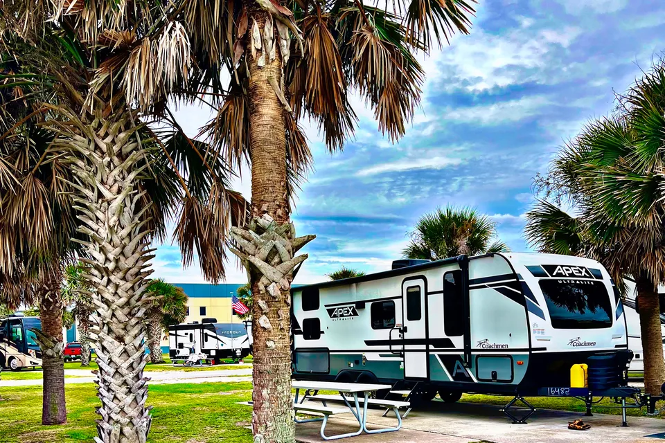 Coachmen Apex Ultra-Lite Travel Trailer