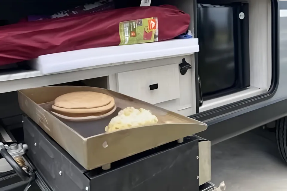 Coachmen Apex Ultra-Lite Travel Trailer
