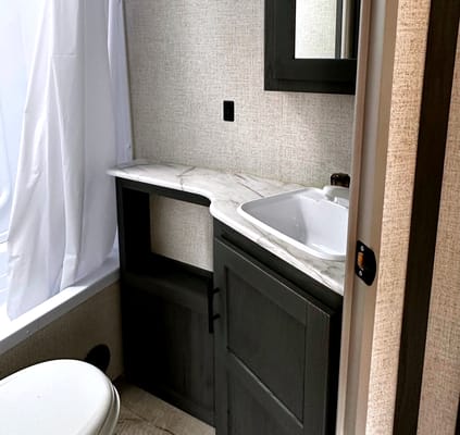 Family friendly 2022 32’ Aspen trail Travel Trailer