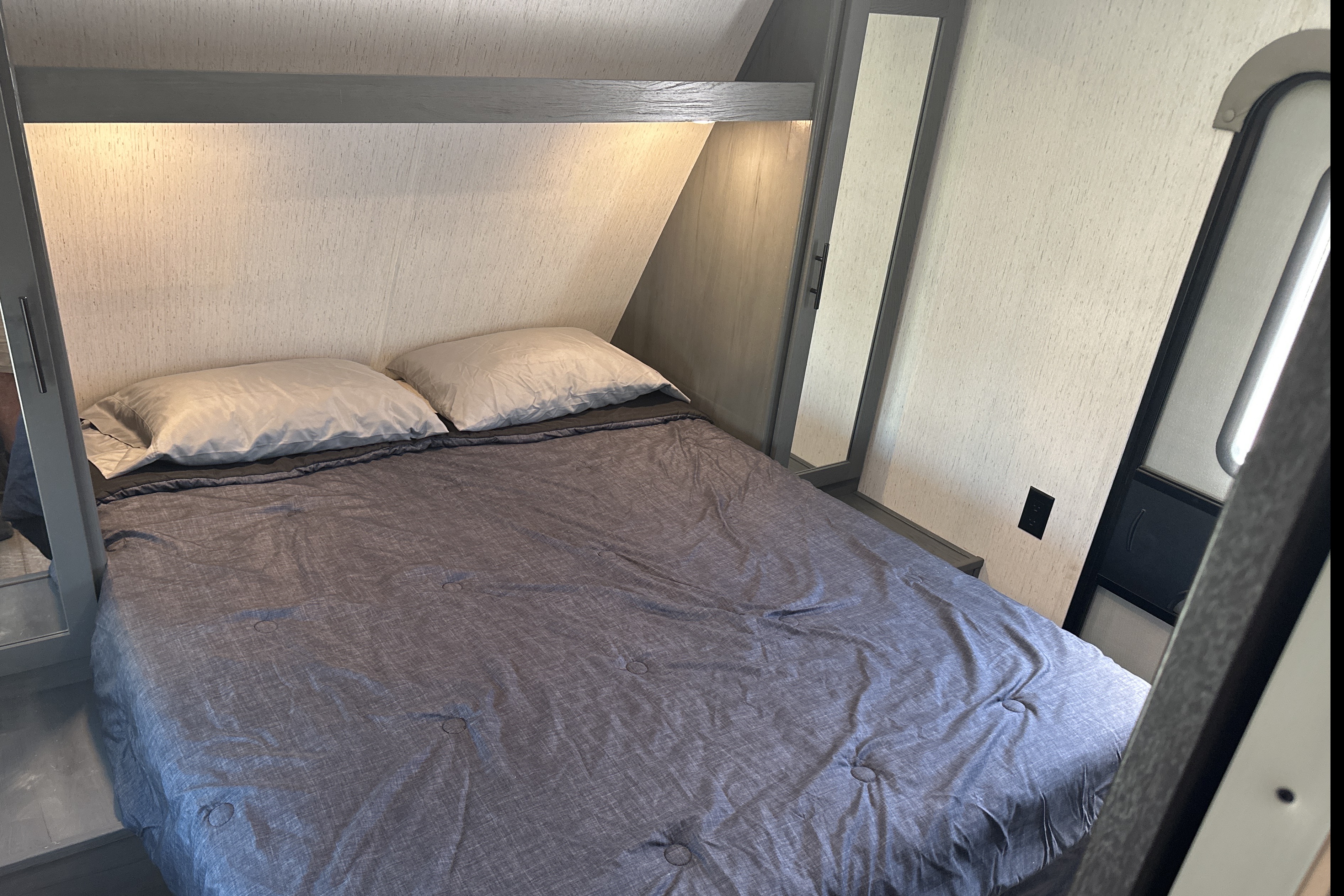 Family friendly 2022 32’ Aspen trail Travel Trailer