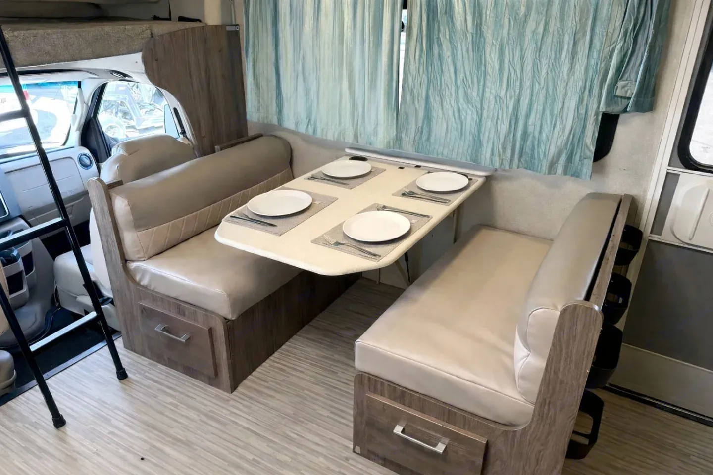 (#10) Luxury Family RV – Sleeps 10, Camping, Burning Man, EDC