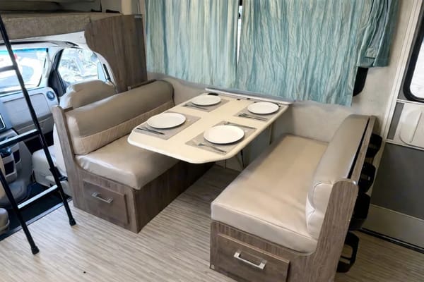 (#10) Luxury Family RV – Sleeps 10, Camping, Burning Man, EDC