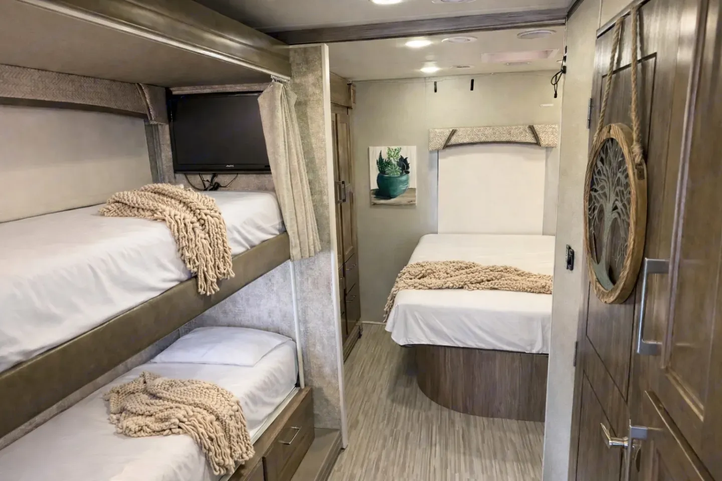 (#10) Luxury Family RV – Sleeps 10, Camping, Burning Man, EDC