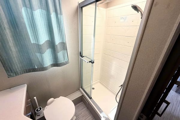 (#10) Luxury Family RV – Sleeps 10, Camping, Burning Man, EDC