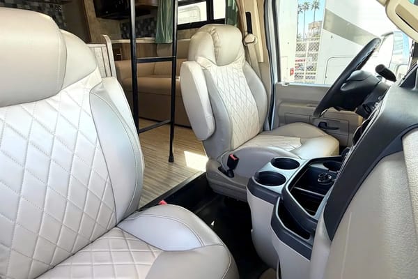 (#10) Luxury Family RV – Sleeps 10, Camping, Burning Man, EDC