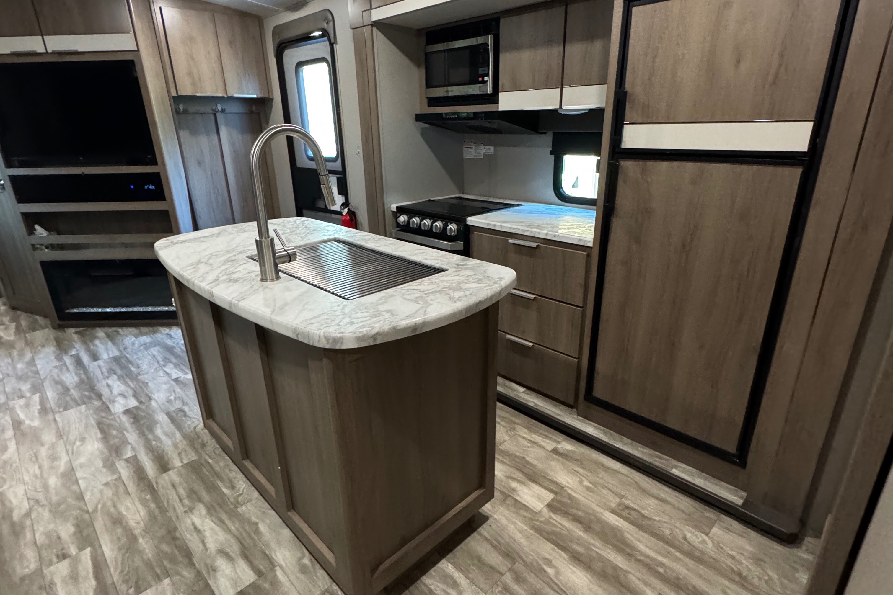 Grand Design Imagine 3250BH - Sleeps 8
