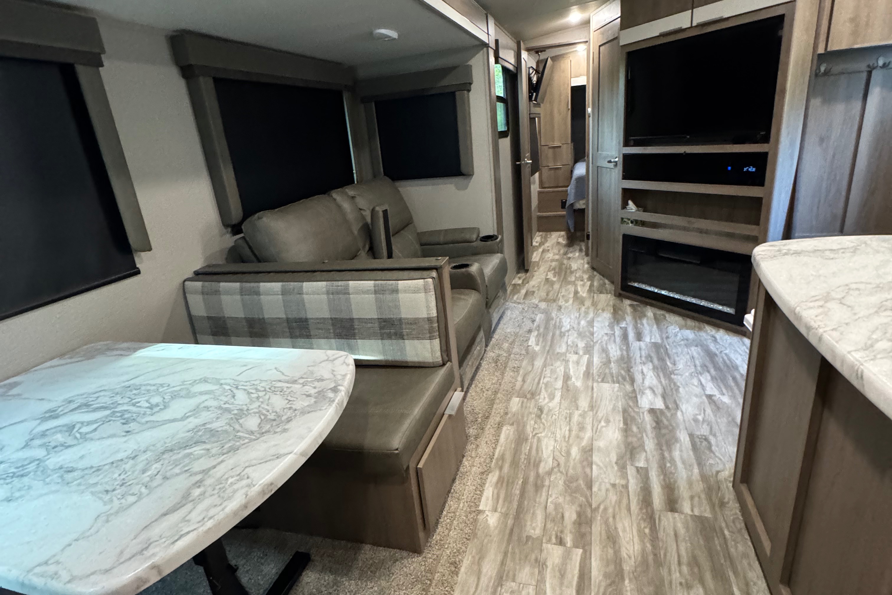 Grand Design Imagine 3250BH - Sleeps 8
