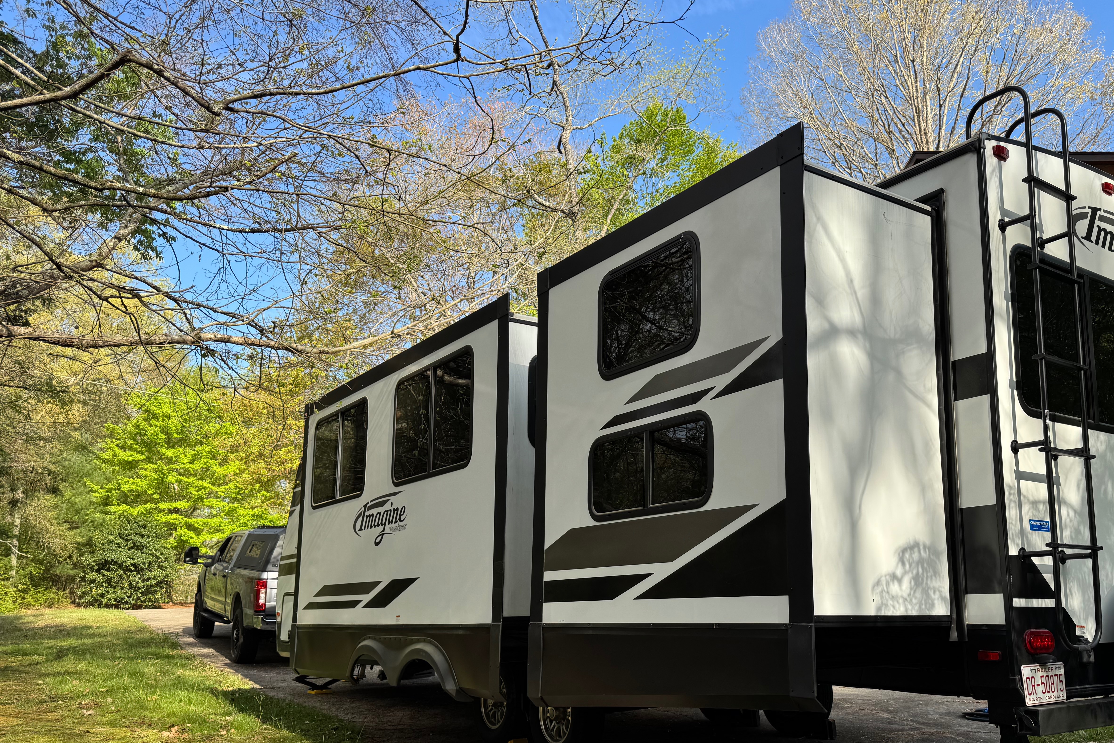 Grand Design Imagine 3250BH - Sleeps 8