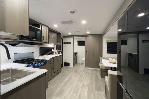 DJs Glam Jam GrandDesign Transcend TR22RBX-2025 Travel Trailer