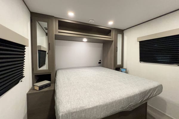 DJs Glam Jam GrandDesign Transcend TR22RBX-2025 Travel Trailer
