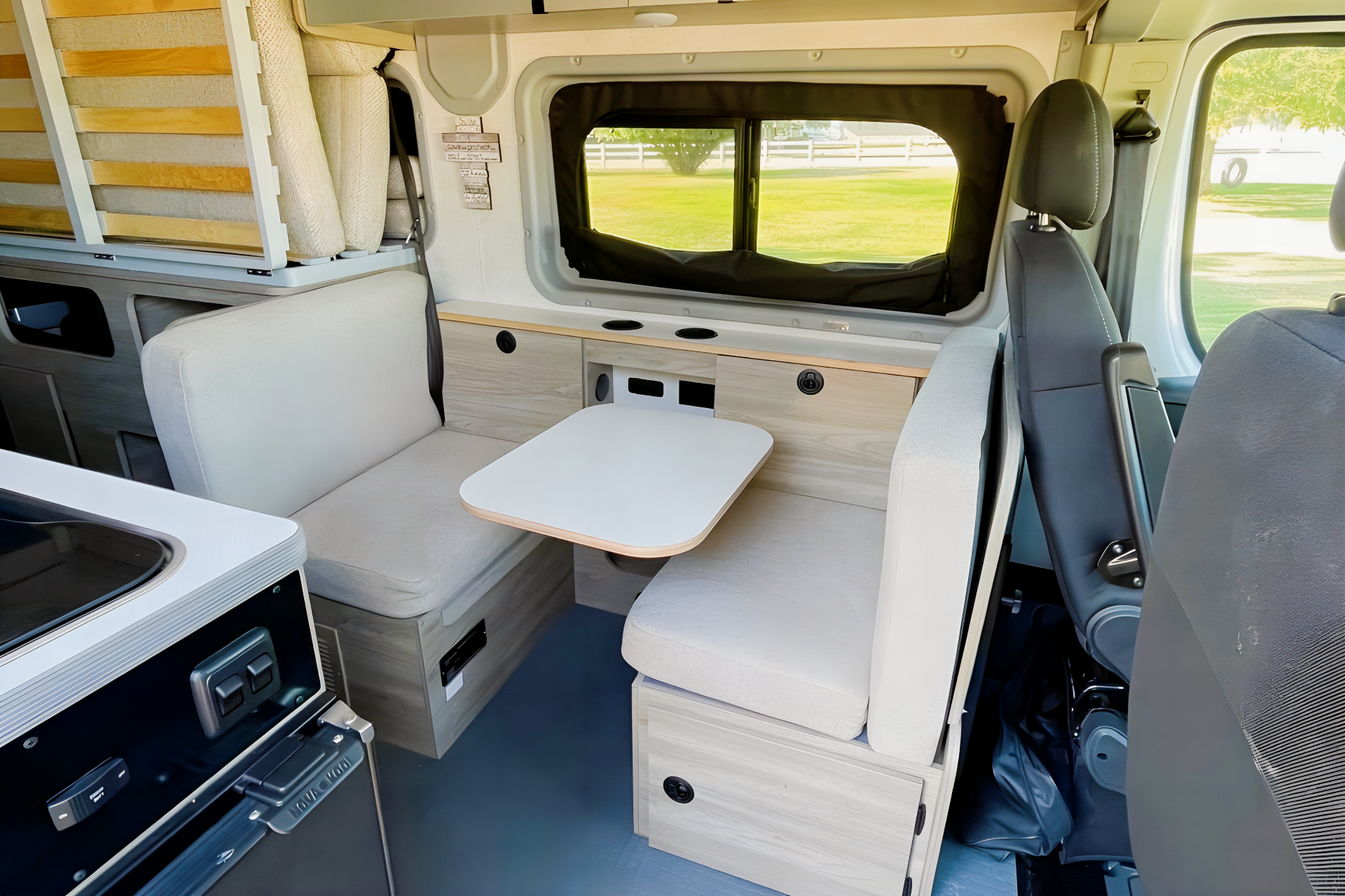 ຄຳແກ້ວ's Winnebago Solis Pocket 36A Class B