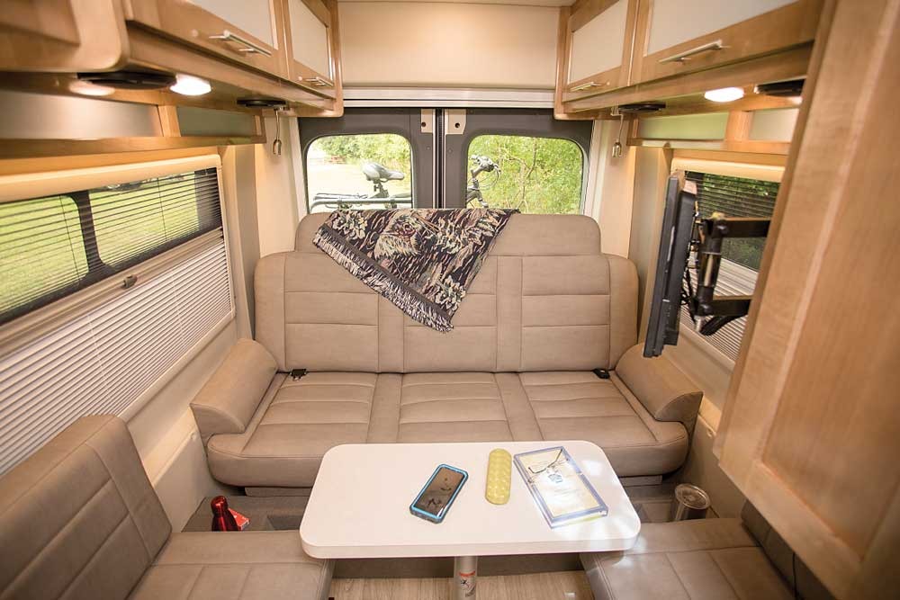 Cocon based on Coachmen Beyond 22C Class B