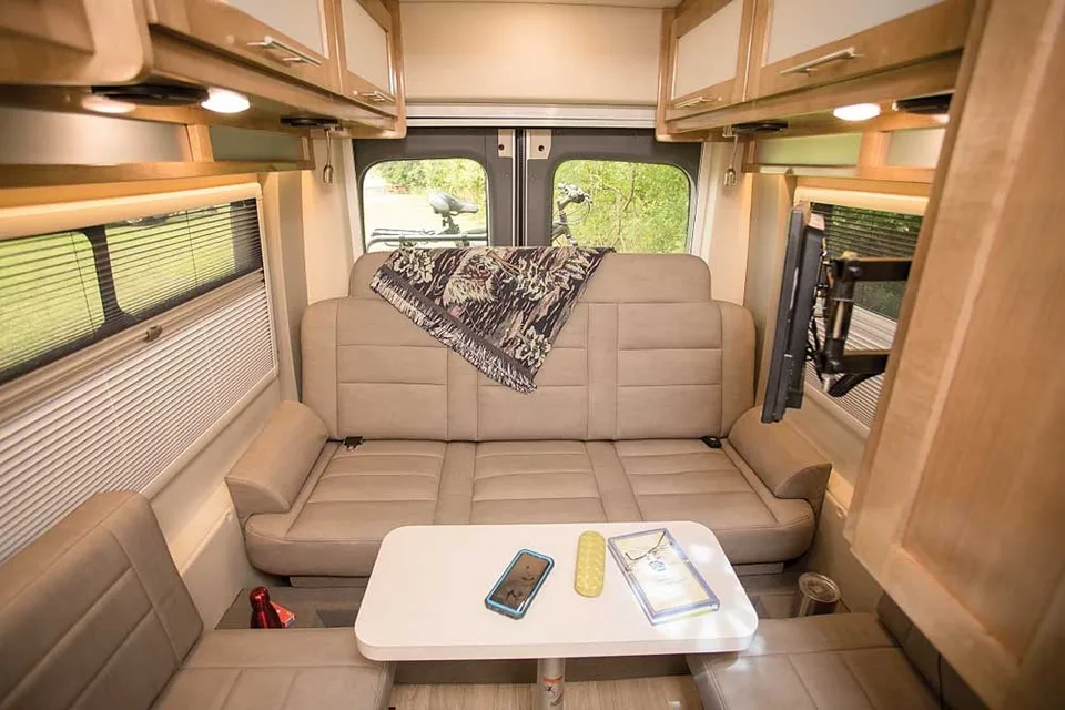 Cocon based on Coachmen Beyond 22C Class B