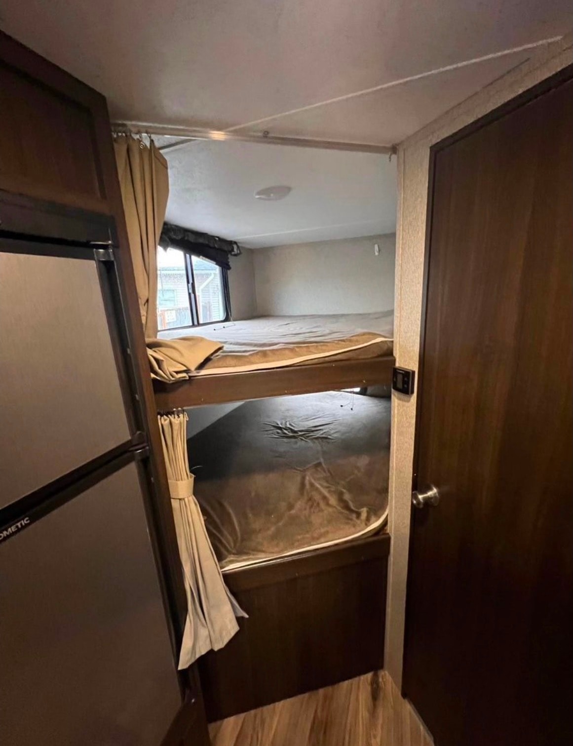 Houlogan Keystone Springdale Travel Trailer