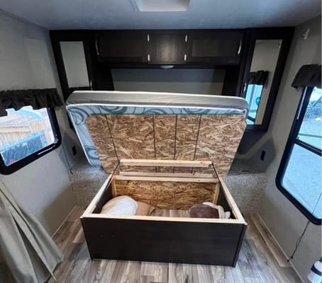 Houlogan Keystone Springdale Travel Trailer