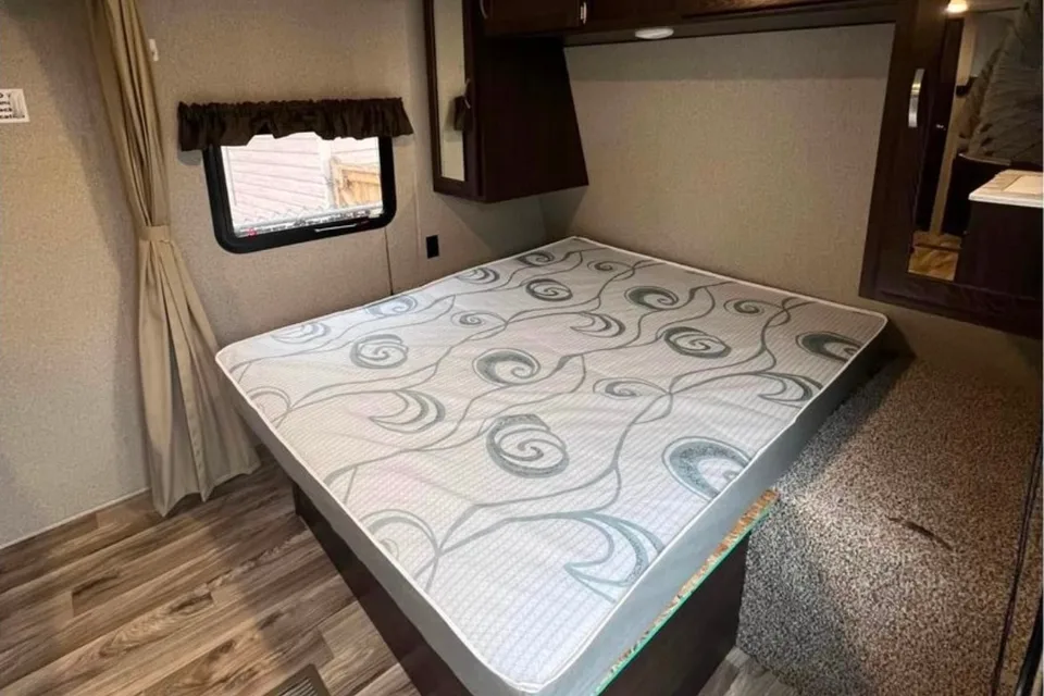 Houlogan Keystone Springdale Travel Trailer