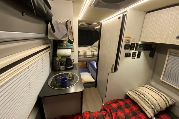 Unleash Your Inner Adventurer with Van Gogh: The Ultimate 4x4 Winnebago Revel Glampervan Experience!