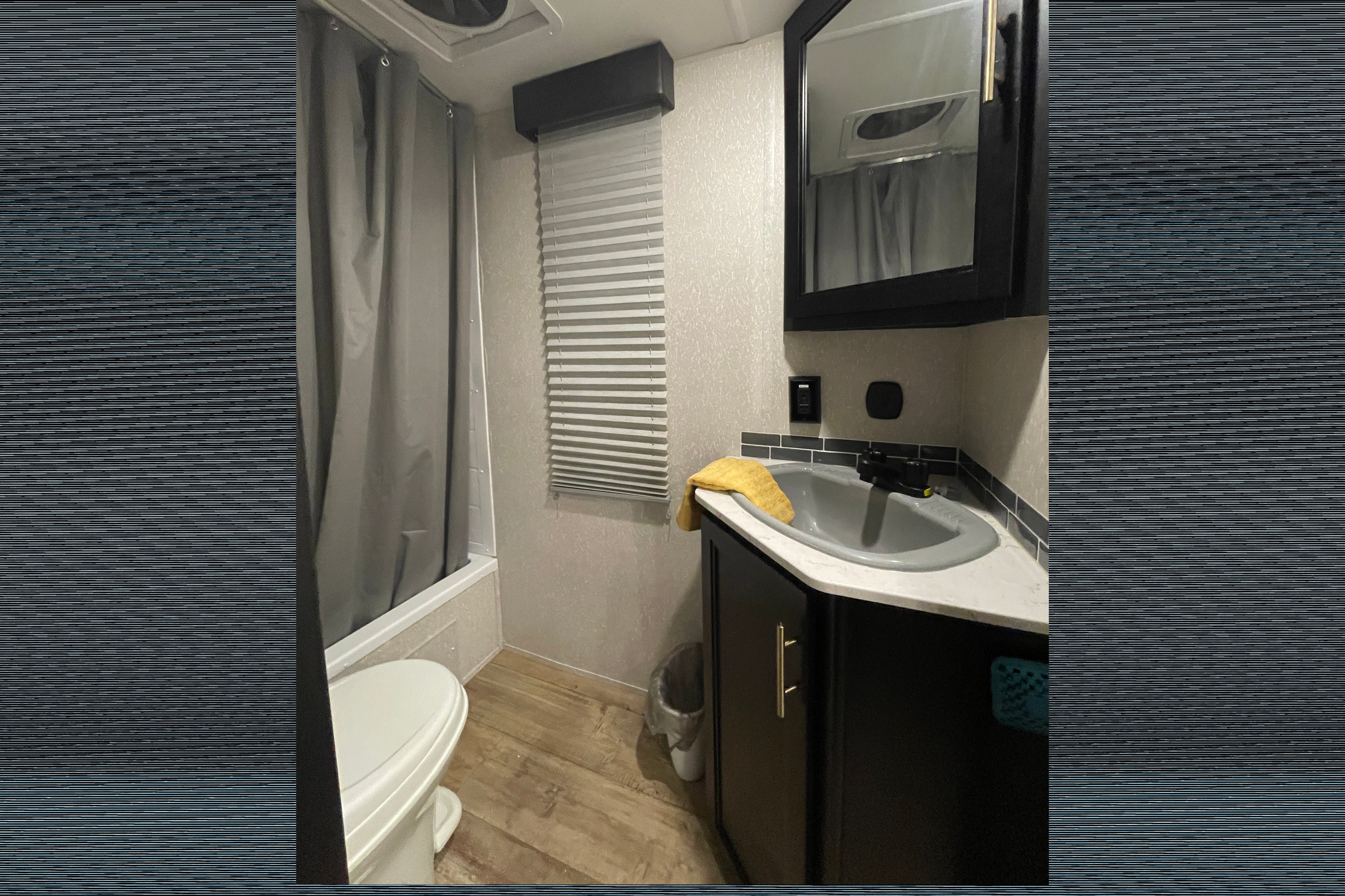CHEROKEE Bunkhouse with Private Master, Fireplace & Outdoor Kitchen