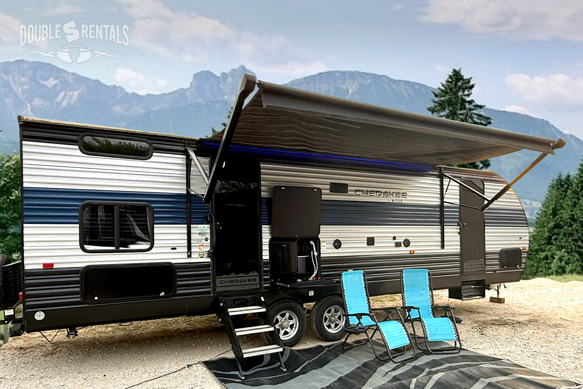CHEROKEE Bunkhouse with Private Master, Fireplace & Outdoor Kitchen