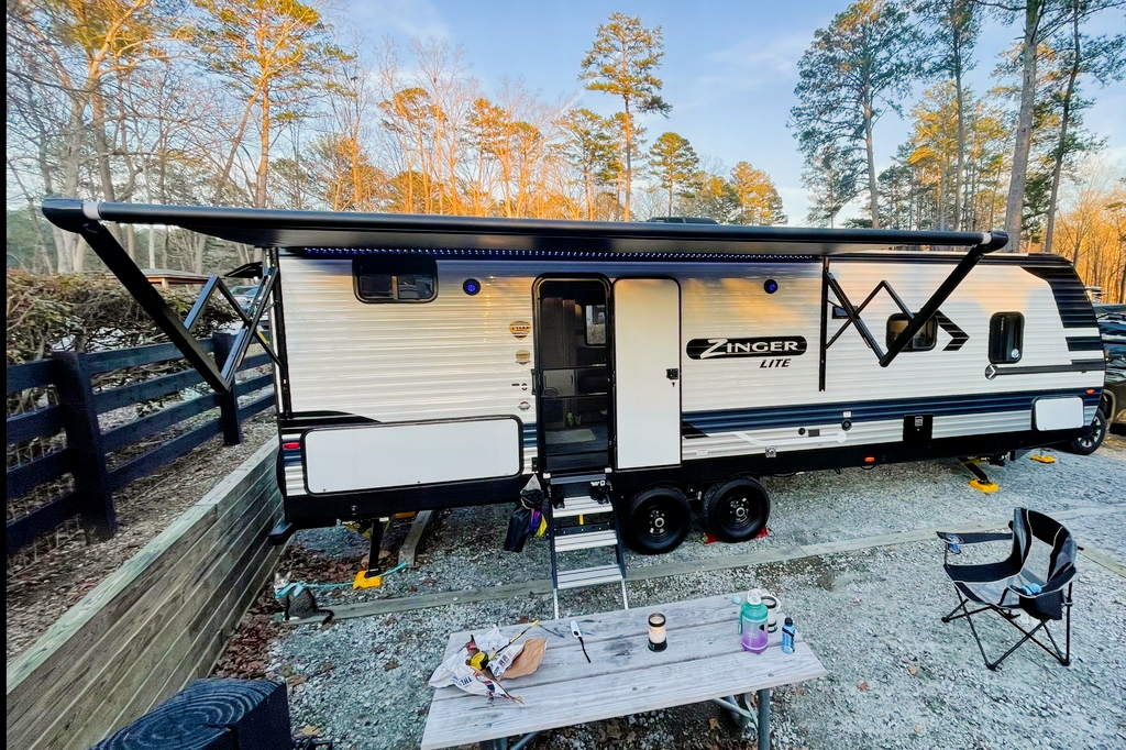 Zinger Crossroads Lite Travel Trailer