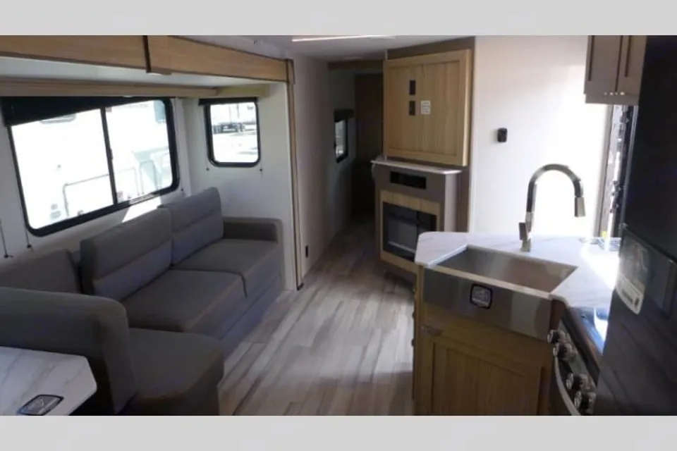 Derick's Cruiser RV avenir Travel Trailer